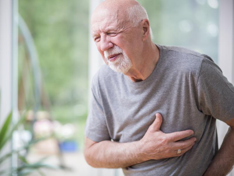 Barbat cu durere in piept